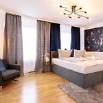 Lägenhet Stylish - 3 Min Walk To Main Train Station - Close To The - Kitchen - Netflix *