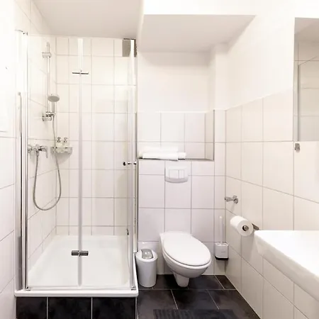 Stylish - 3 Min Walk To Main Train Station - Close To The - Kitchen - Netflix