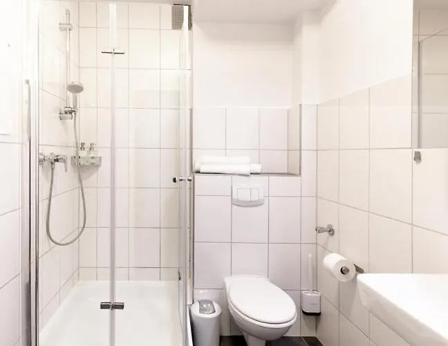 Stylish - 3 Min Walk To Main Train Station - Close To The - Kitchen - Netflix